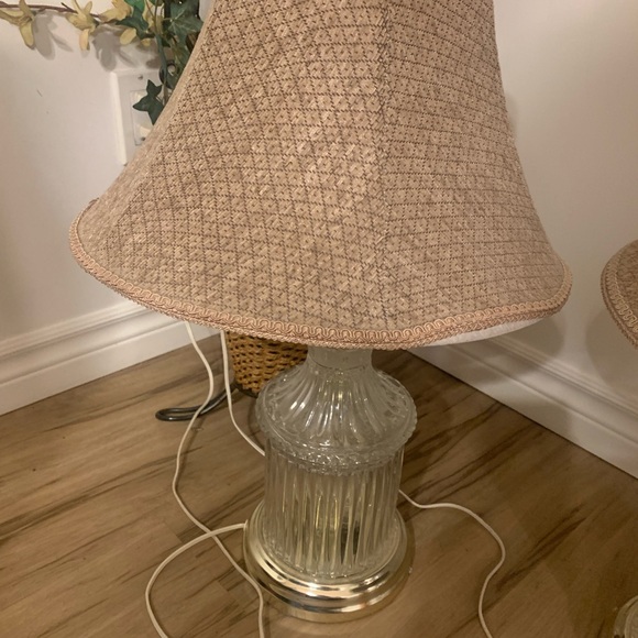 Two modern living room lamps in glass and soft fabric shade - Picture 10 of 12